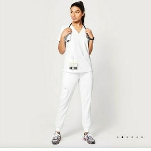 Figs White scrub set.  SIZE SMALL